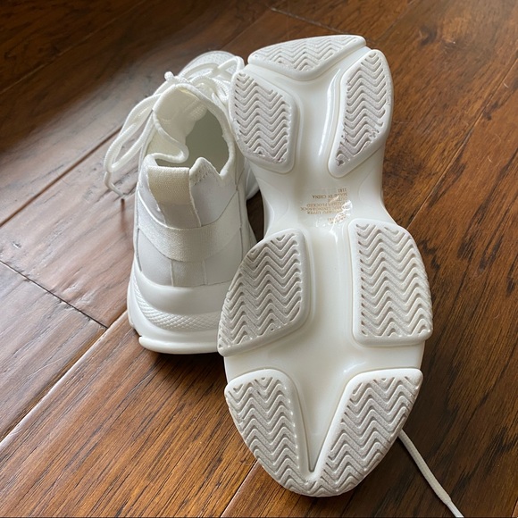 steve madden exaggerated sole sneaker